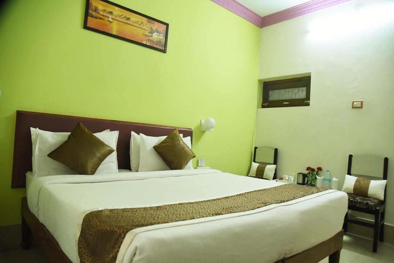 Rnb Select Vijay Delux Hotel Sultānpur Exterior foto