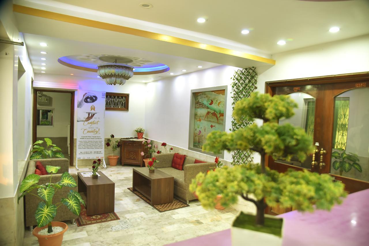 Rnb Select Vijay Delux Hotel Sultānpur Exterior foto