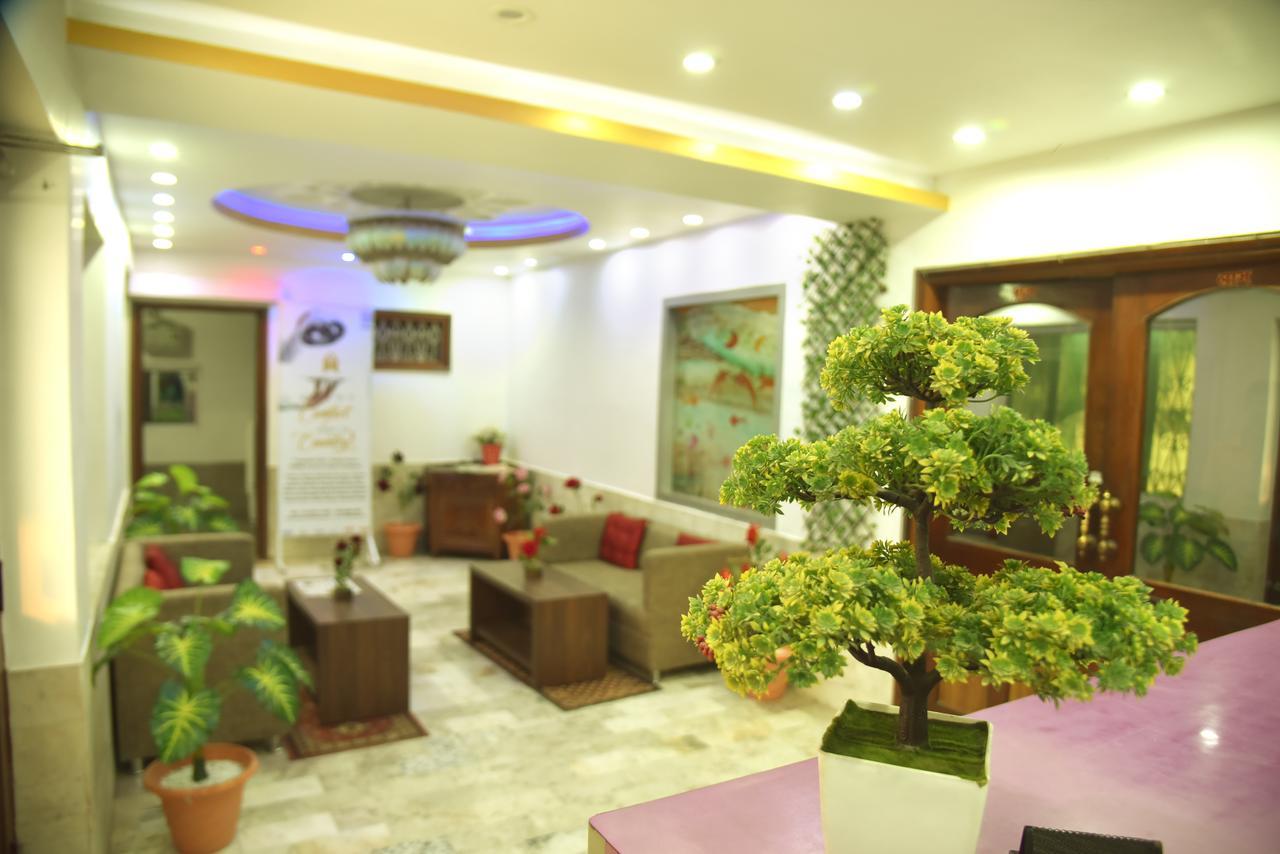 Rnb Select Vijay Delux Hotel Sultānpur Exterior foto